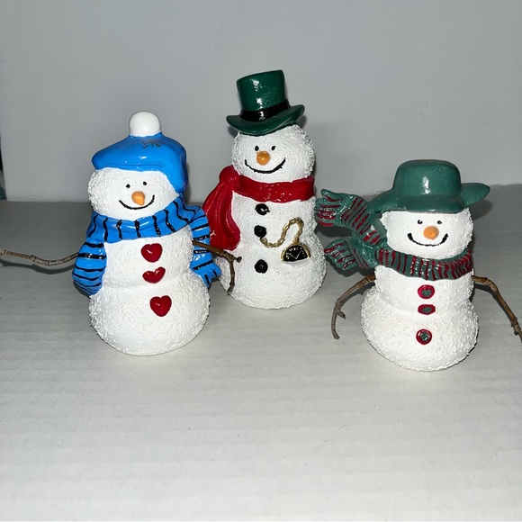 Set of 3 Smiling Hand Painted‎ Snowmen With Twig Arms - Picture 1 of 11